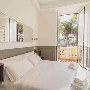 We 2*, Roma İtalya