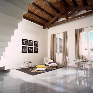 Right House - Characteristic Marina District Apartamento Cagliari